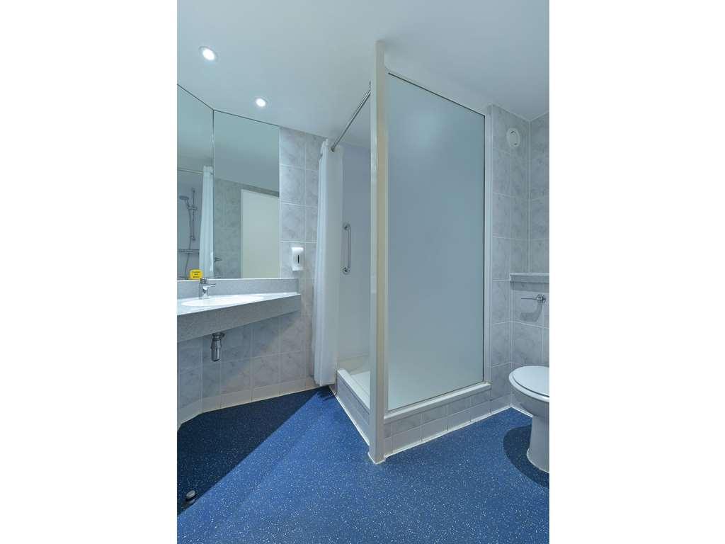 Travelodge Frimley Exterior foto